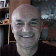 Insegnante di sostegno con 38 anni di esperienza, insegna matematica ad alunni di scuola media, nello specifico di prima media.